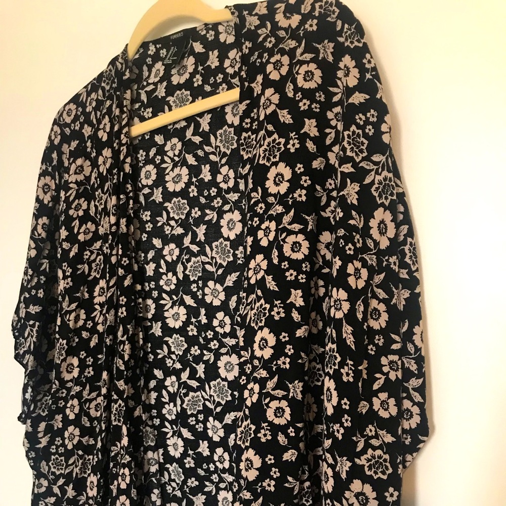 silky forever 21 medium comfy cartigan perfect for spring black sleeves